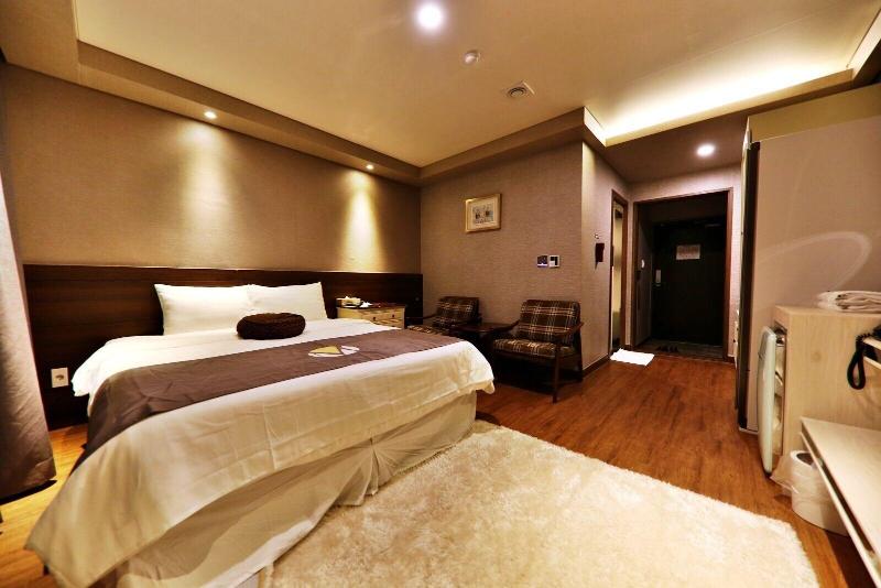 Cheongju The Mark Hotel image
