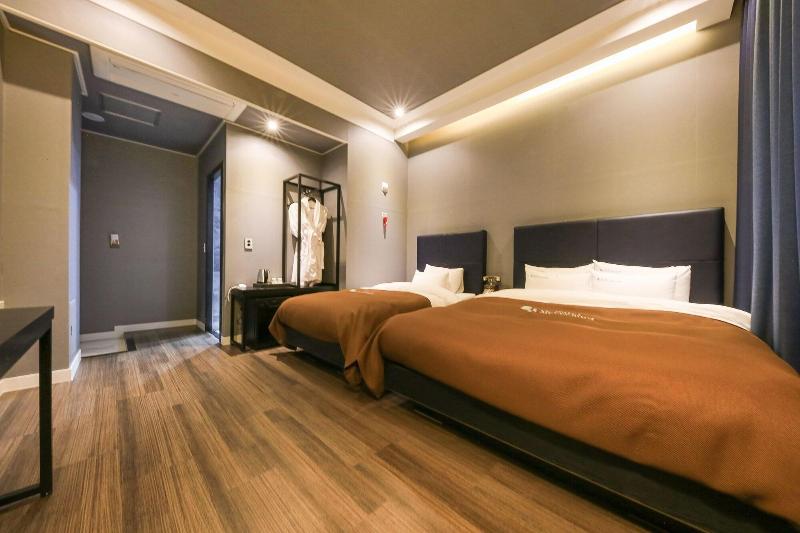 Hotel Merrymud image