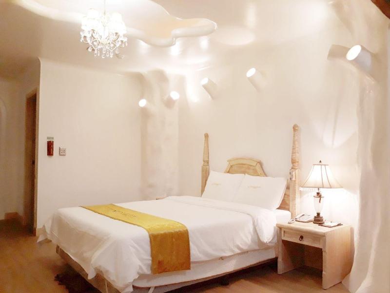 Newvera Tourist Hotel image