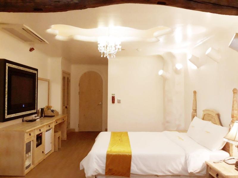 Newvera Tourist Hotel image