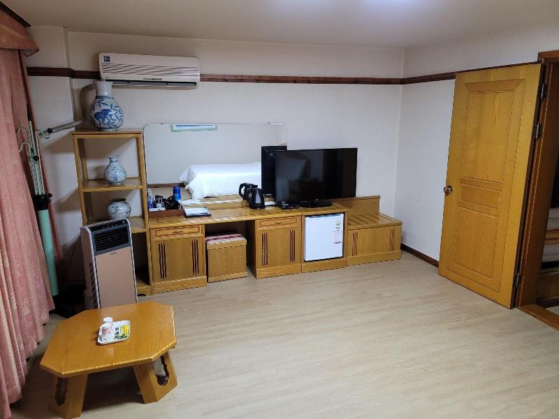 Newvera Tourist Hotel image