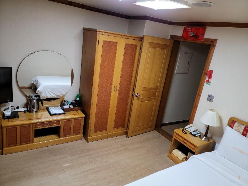 Newvera Tourist Hotel image