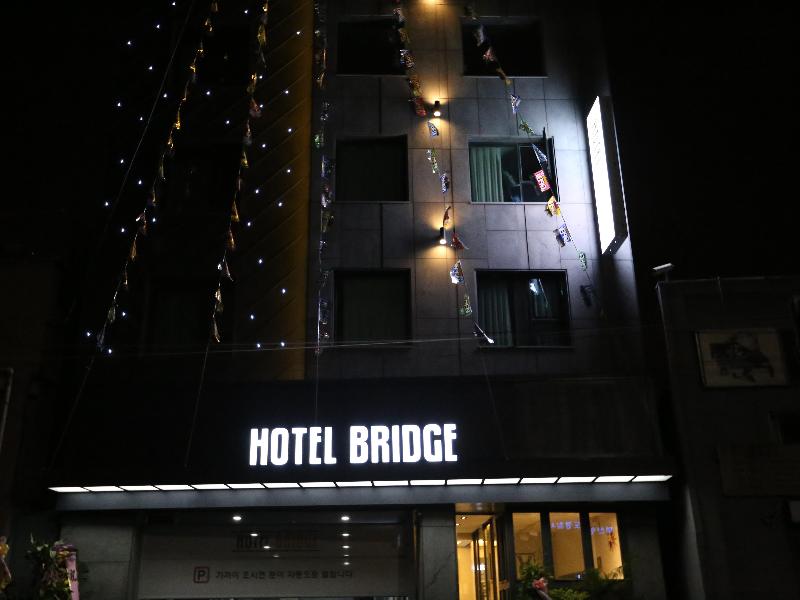 Hotel Bridge image
