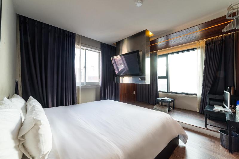 Hotel Bridge image