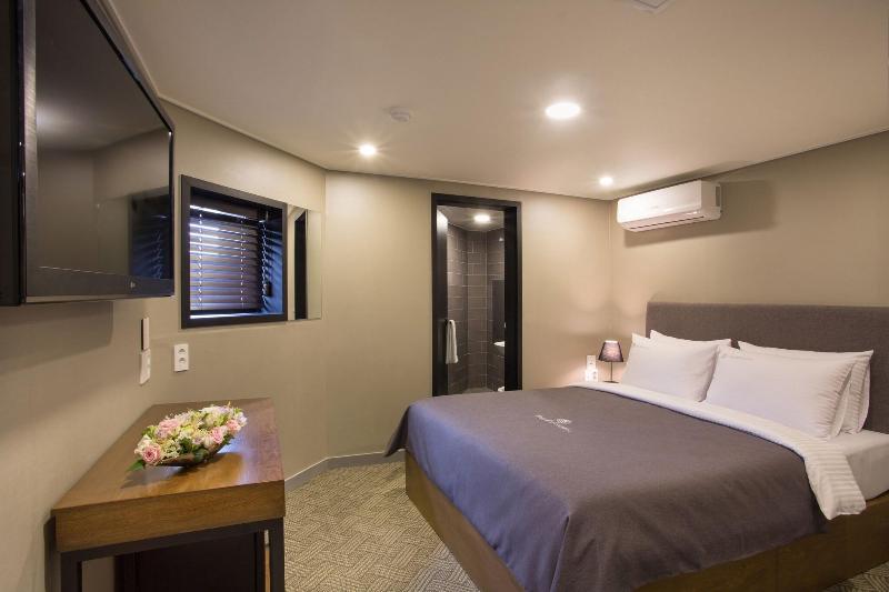 The BS Hotel image