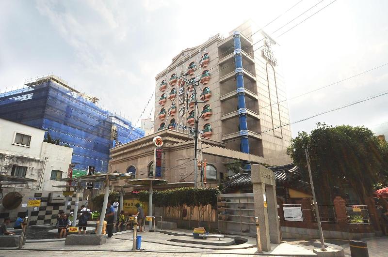 Hotel King image