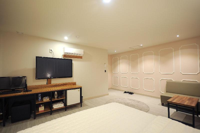 Hotel King image