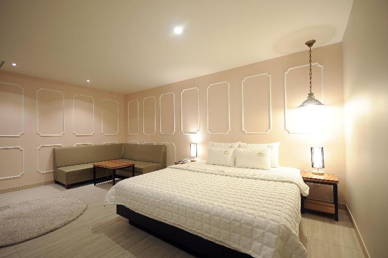 Hotel King image