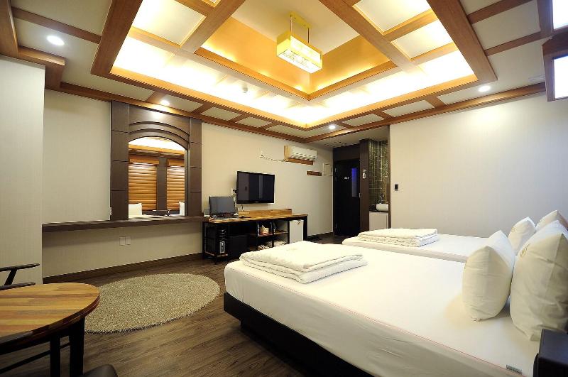 Hotel King image