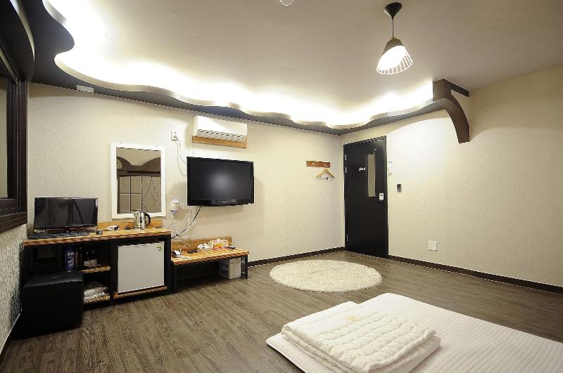Hotel King image