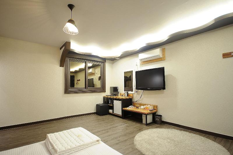 Hotel King image