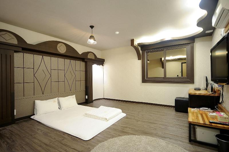 Hotel King image