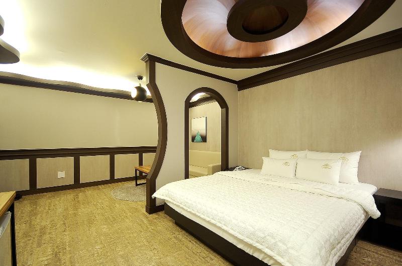 Hotel King image