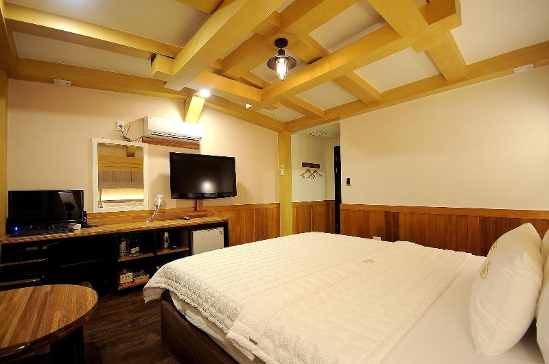 Hotel King image