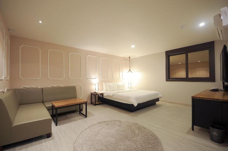 Hotel King image