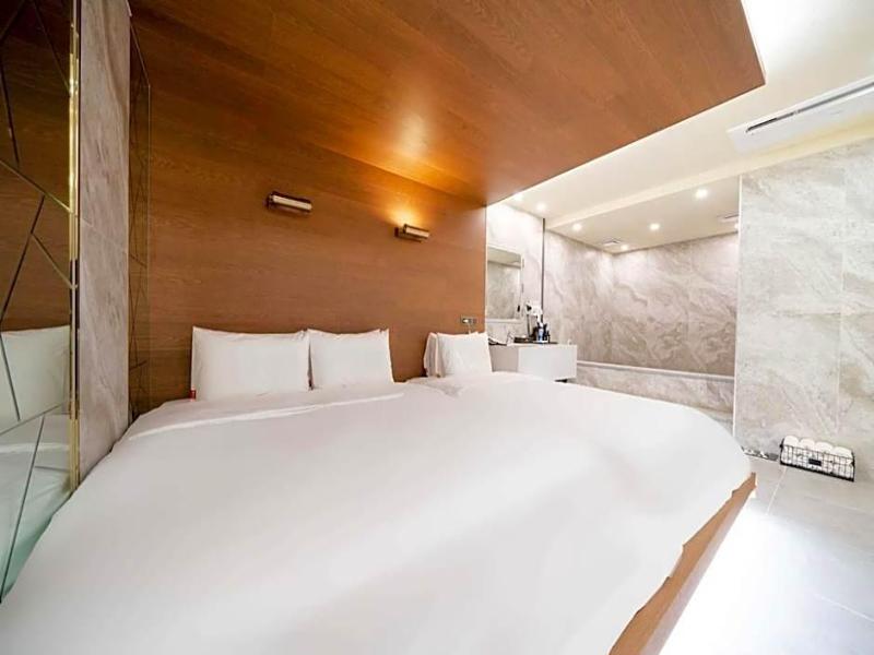 Ytt Motel image