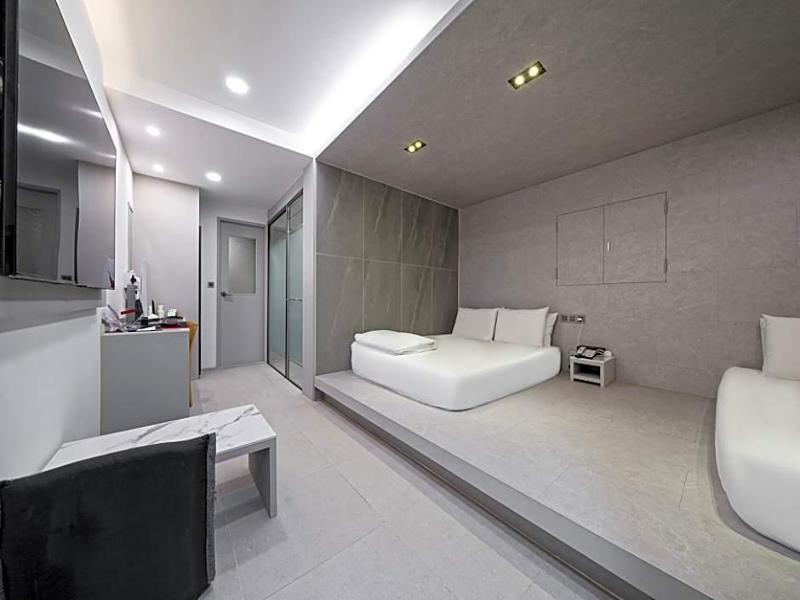Ytt Motel image