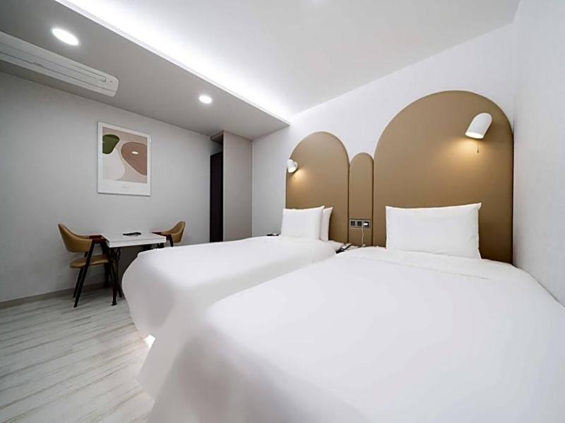 Ytt Motel image