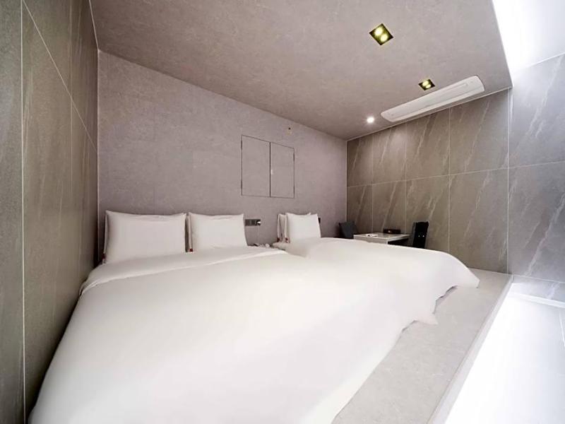 Ytt Motel image