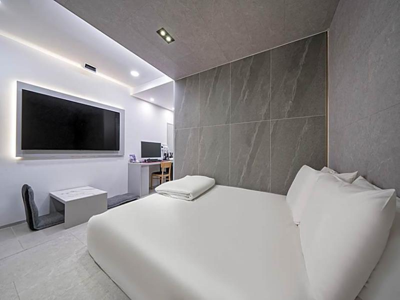 Ytt Motel image
