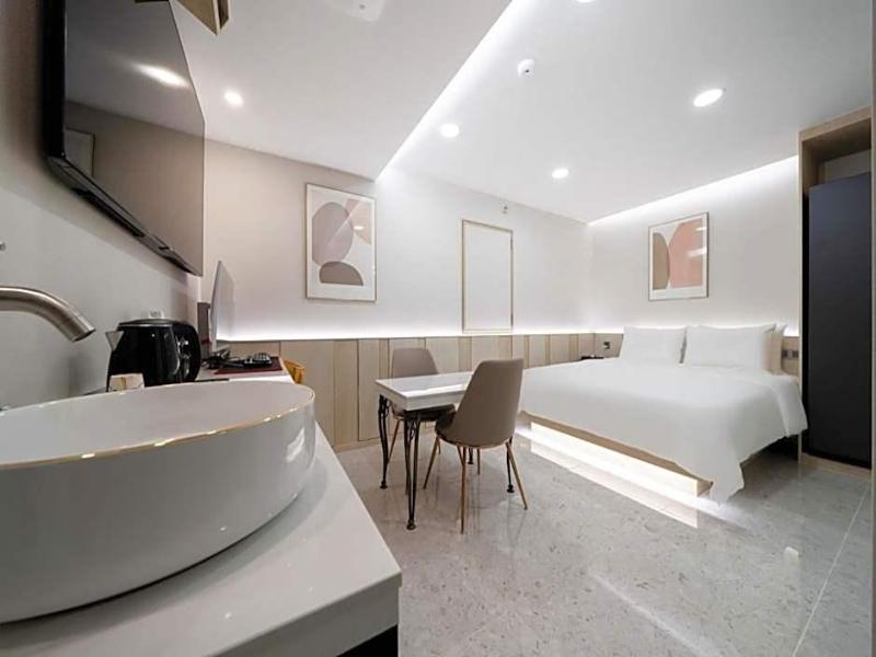 Ytt Motel image