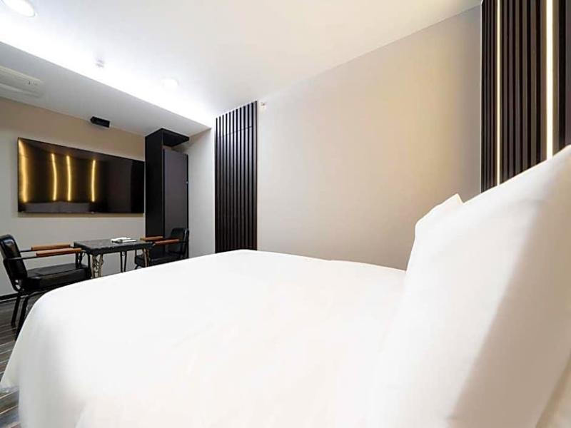 Ytt Motel image