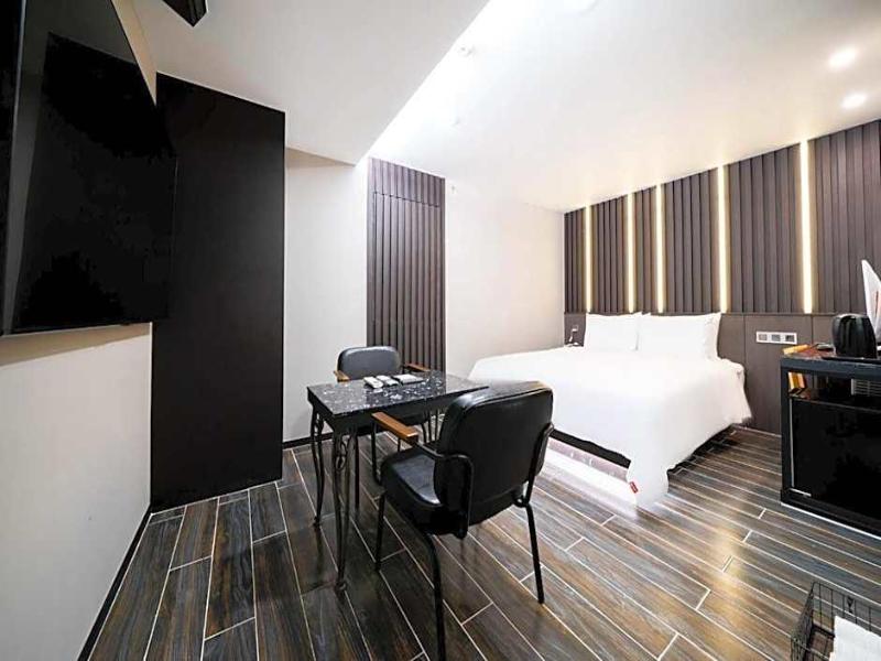 Ytt Motel image