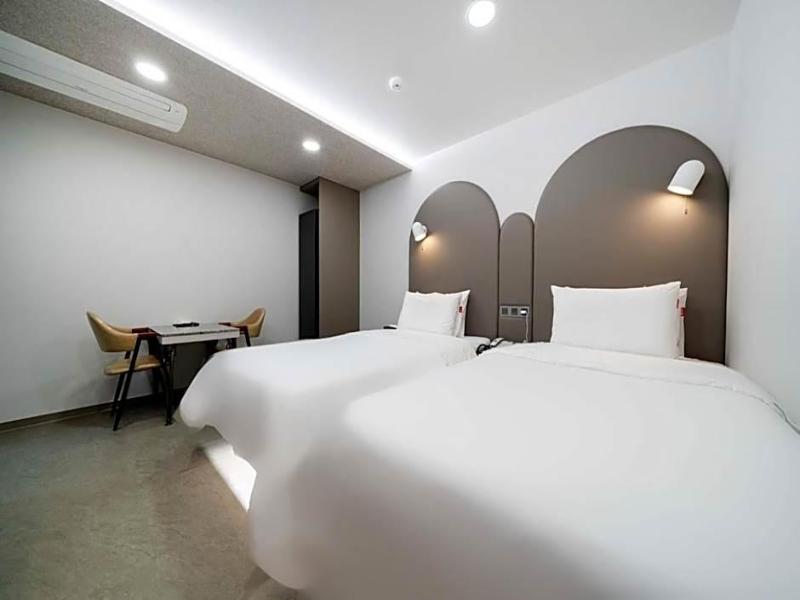 Ytt Motel image