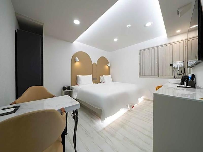 Ytt Motel image