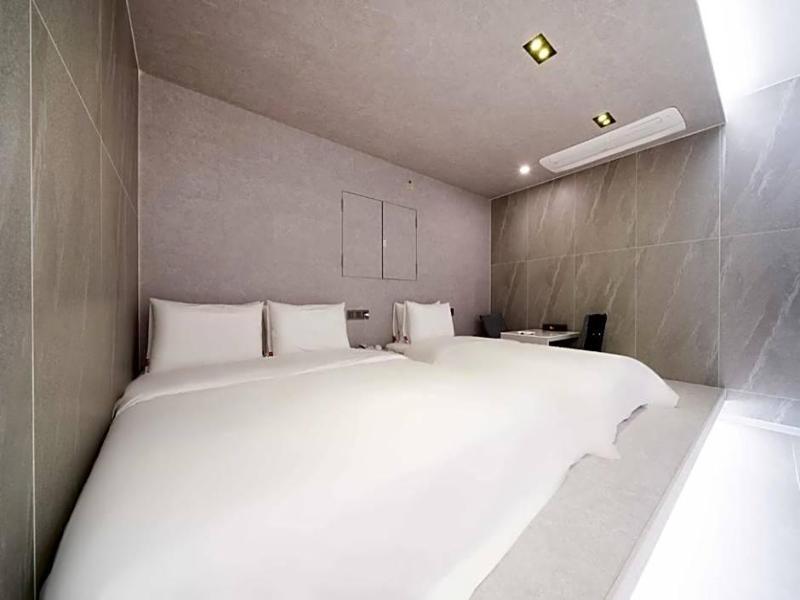 Ytt Motel image
