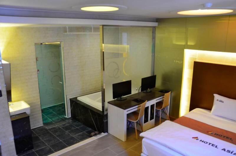 Hotel Asia image