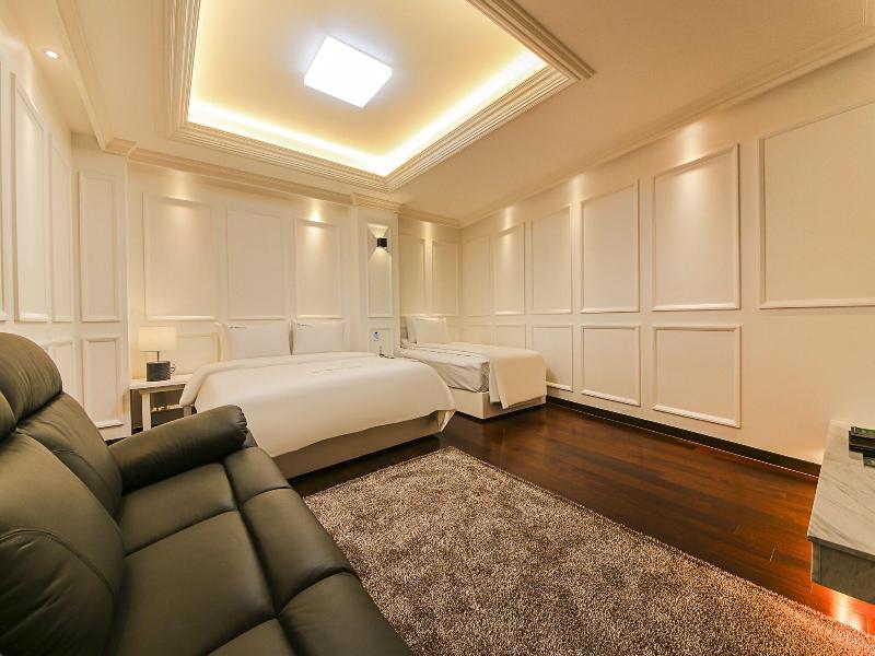 Gwangju Hotel Bentley Tourist Hotel Chungjang image
