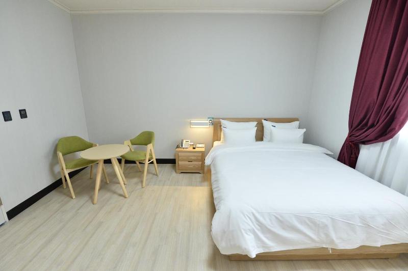 Gwangju Tourist Hotel image