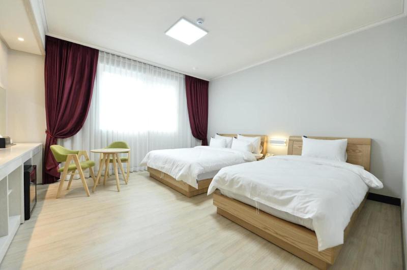 Gwangju Tourist Hotel image