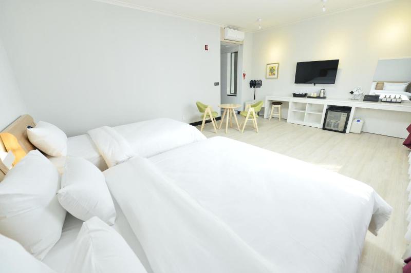Gwangju Tourist Hotel image