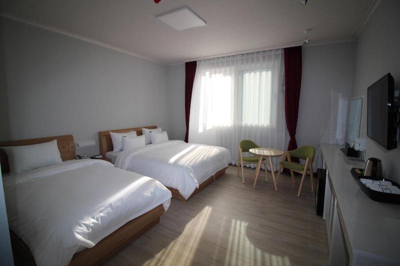 Gwangju Tourist Hotel image