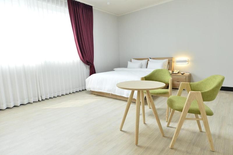 Gwangju Tourist Hotel image