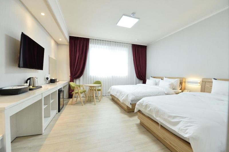 Gwangju Tourist Hotel image