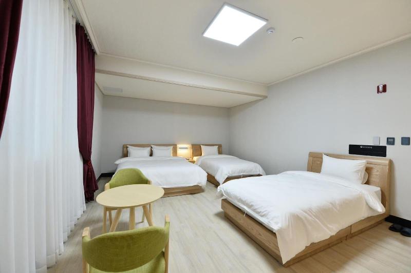 Gwangju Tourist Hotel image