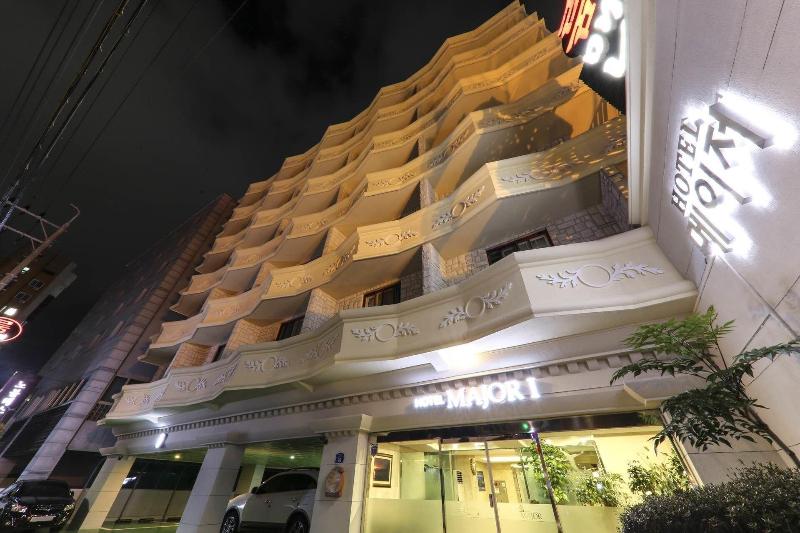 Major Hotel image