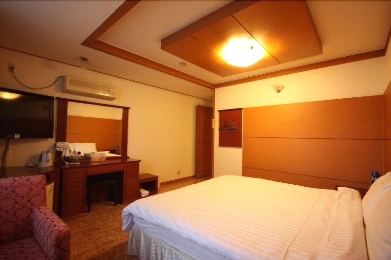 Major Hotel image