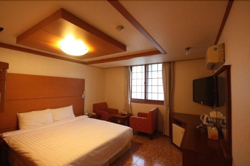 Major Hotel image