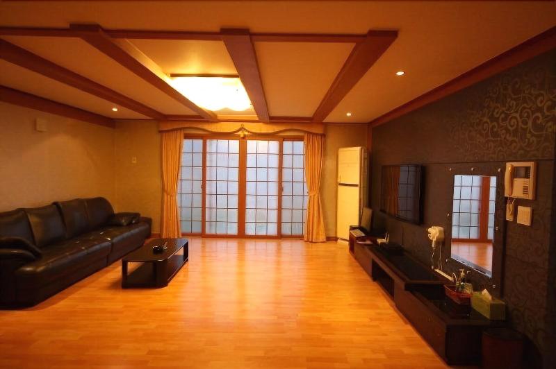Major Hotel image