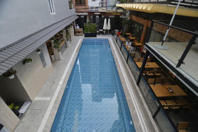 Urban Lodge Hotel Hostel image