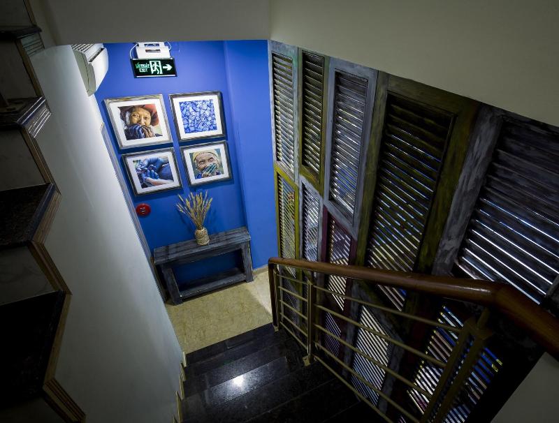 Urban Lodge Hotel Hostel image