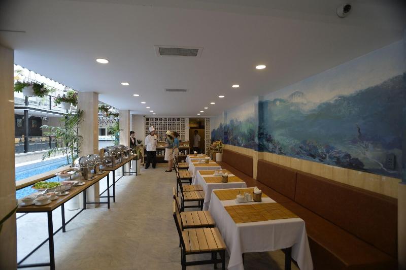 Urban Lodge Hotel Hostel image