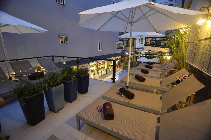 Urban Lodge Hotel Hostel image