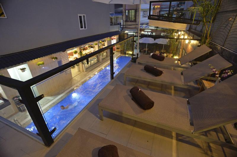 Urban Lodge Hotel Hostel image
