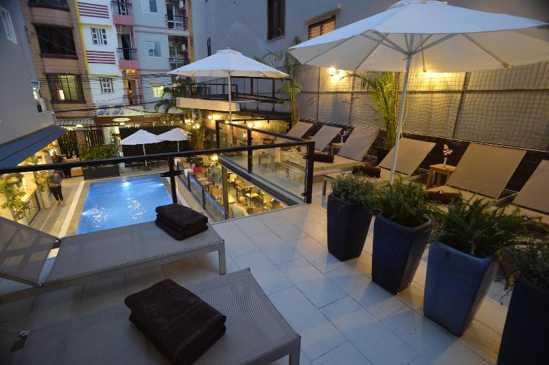 Urban Lodge Hotel Hostel image