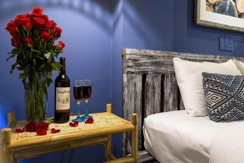 Urban Lodge Hotel Hostel image